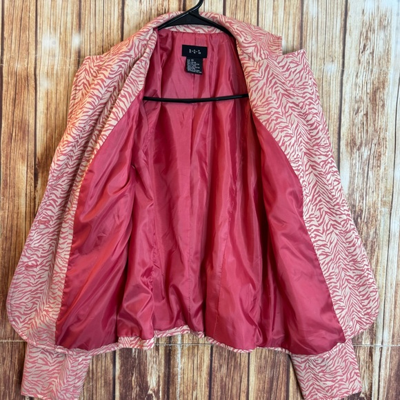 R.Q.T Women’s Pink Zebra Print Blazer Jacket V Neck Three Button Front Size 10 - Picture 9 of 10